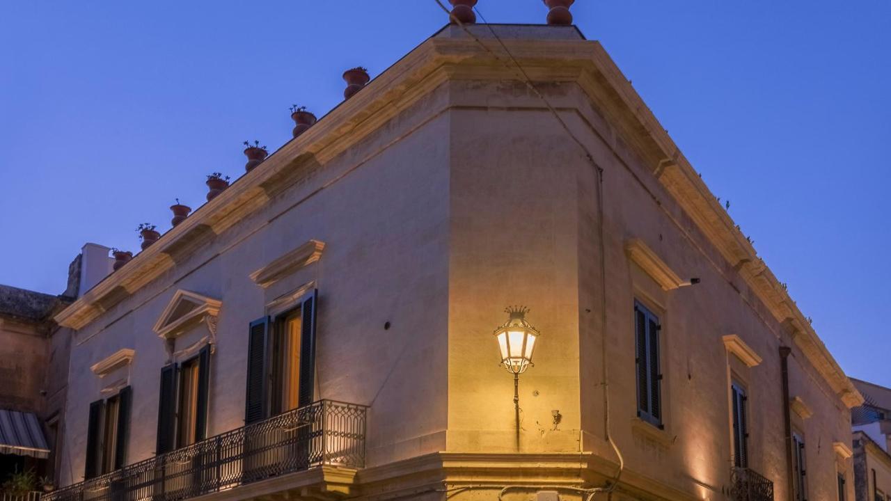 Palazzo Acquaviva - Il Giardino Sospeso Lägenhet Lecce Exteriör bild