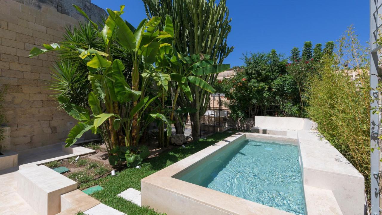 Palazzo Acquaviva - Il Giardino Sospeso Lägenhet Lecce Exteriör bild