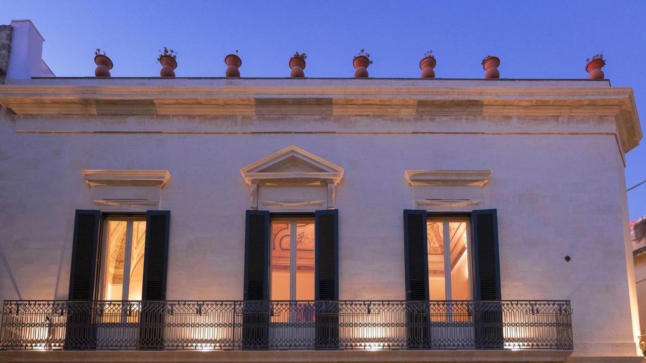 Palazzo Acquaviva - Il Giardino Sospeso Lägenhet Lecce Exteriör bild